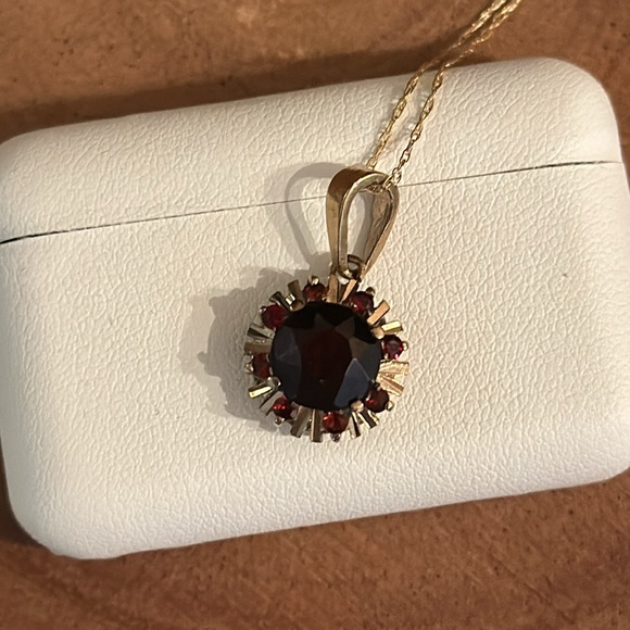 24. Karat ruby pendant. - Picture 1 of 10